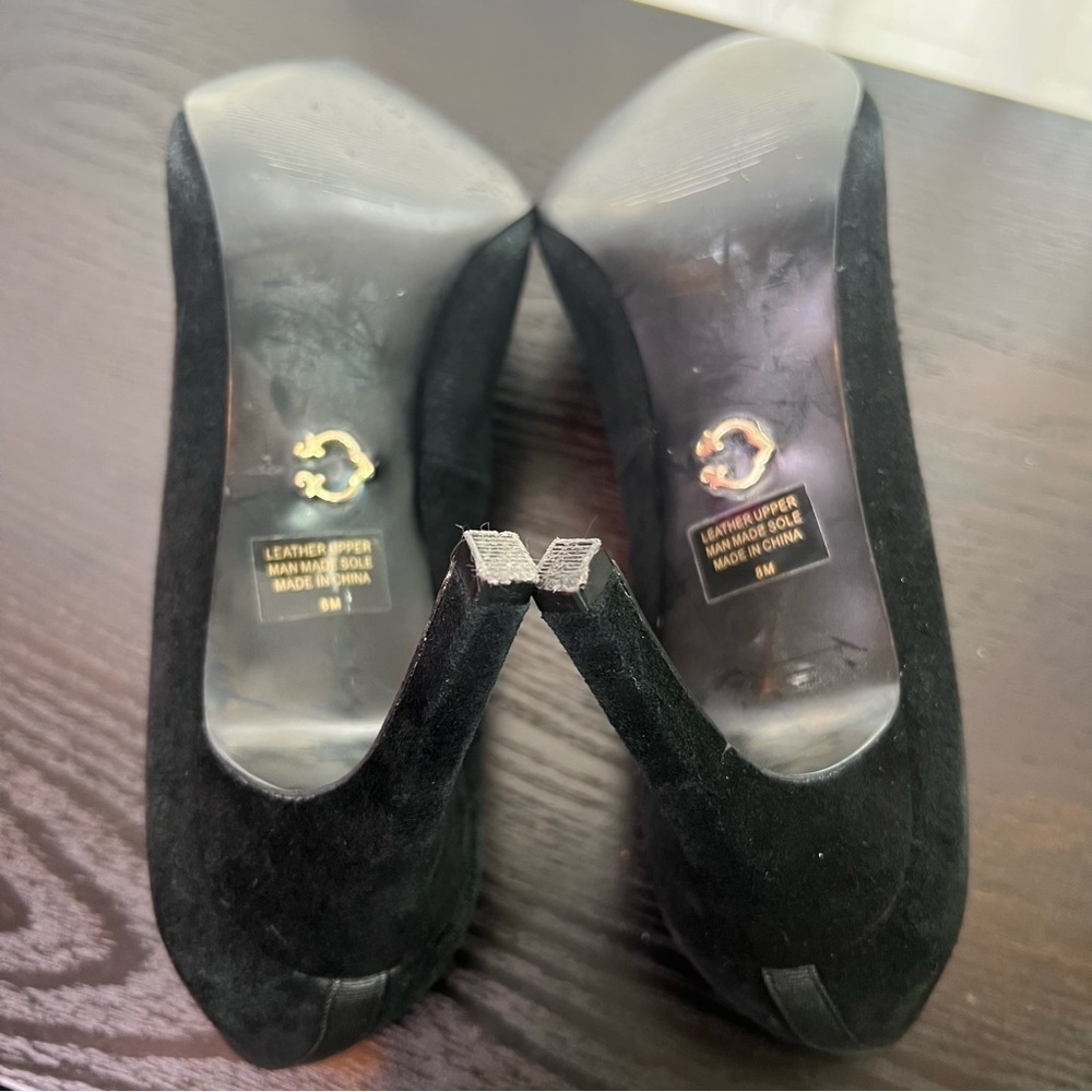 C Wonder, Black Suede Classic Pumps with Jewel Accent Size: 8 Med. #88 box - Picture 7 of 7